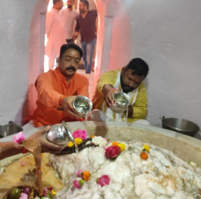 बाबा बुढ़ा अमरनाथ में अभिषेक